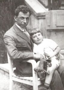 Dovid Bergelson, Berlin's most prominent Yiddish writer, with his son in the 1920s